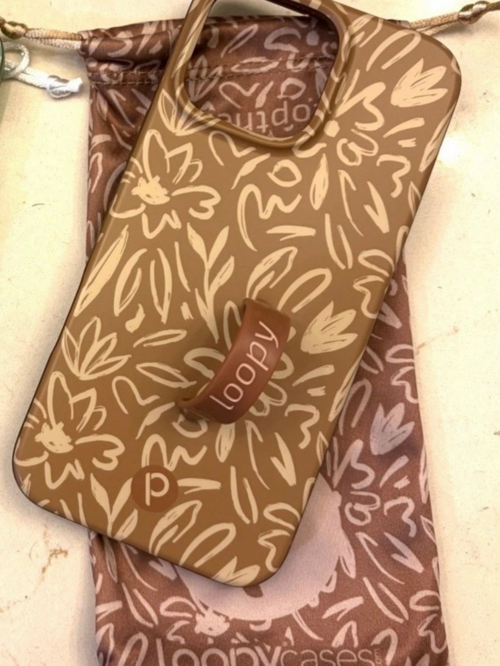 Loopy Floral Phone Case in Brown & Cream Like New. iPhone 16 Pro Max (Lefty)